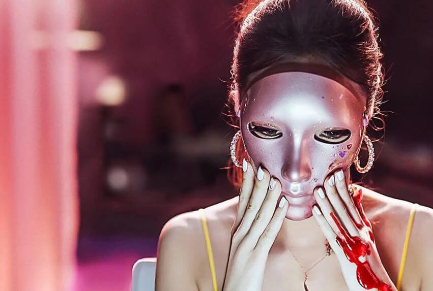 Mask Girl Kim-Mo mi hid behind a mask